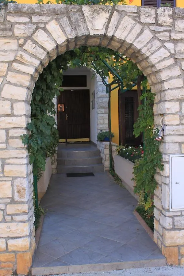 Apartment Studio Fazana 7234A Guest House Croatia