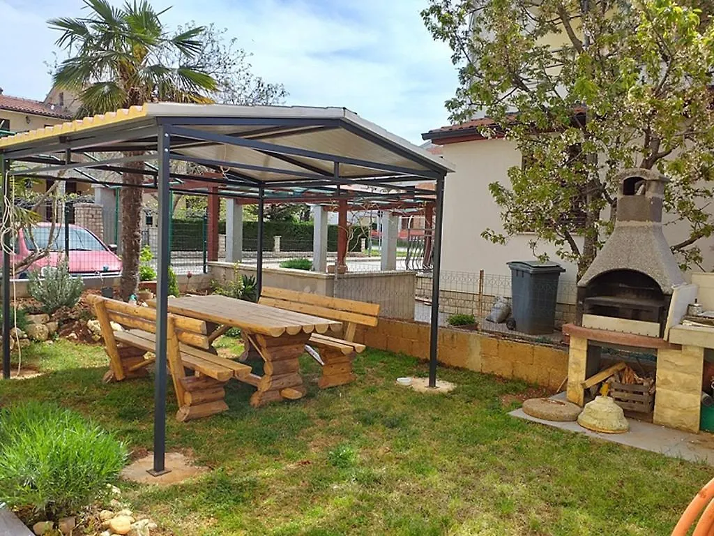 Studio Fazana 7234A Guest House 0*,  Croatia