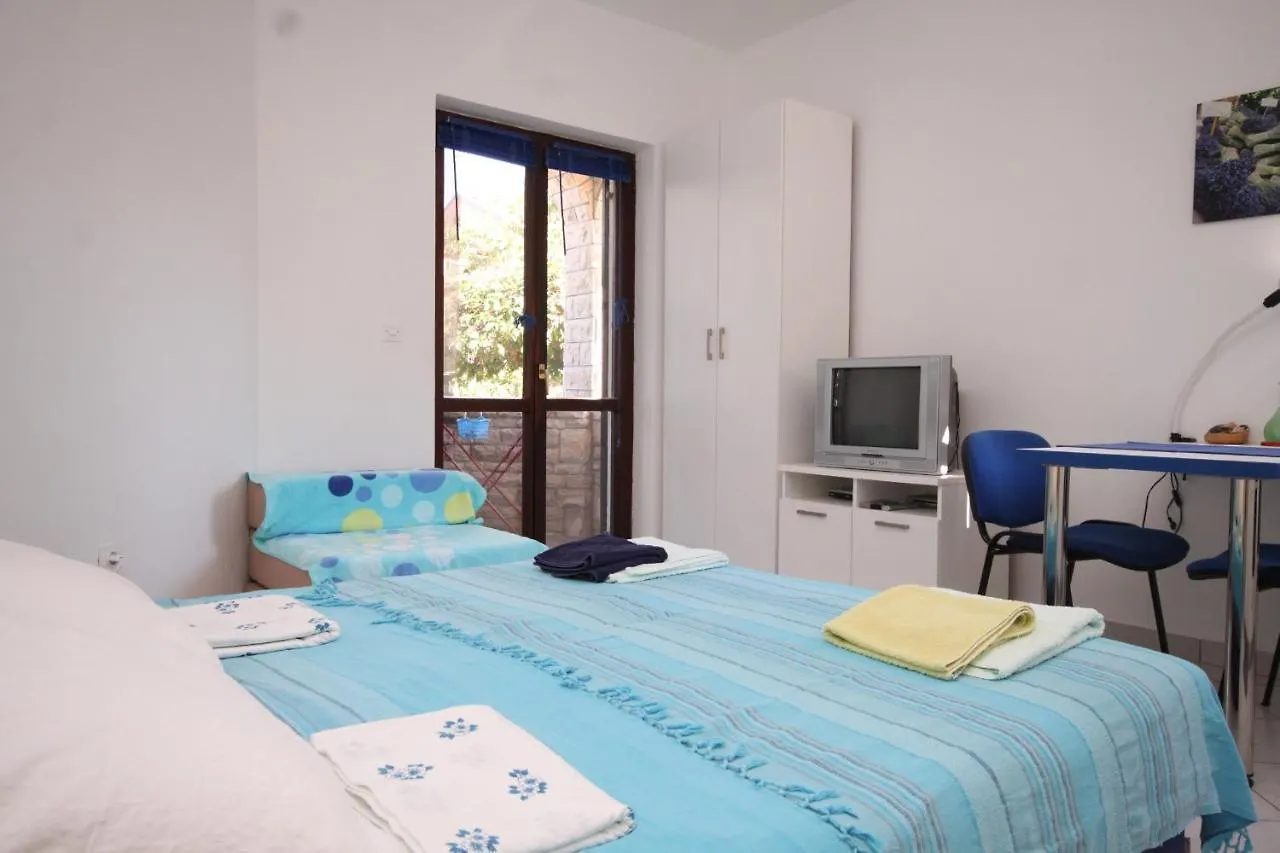 Apartment Studio Fazana 7234A Guest House